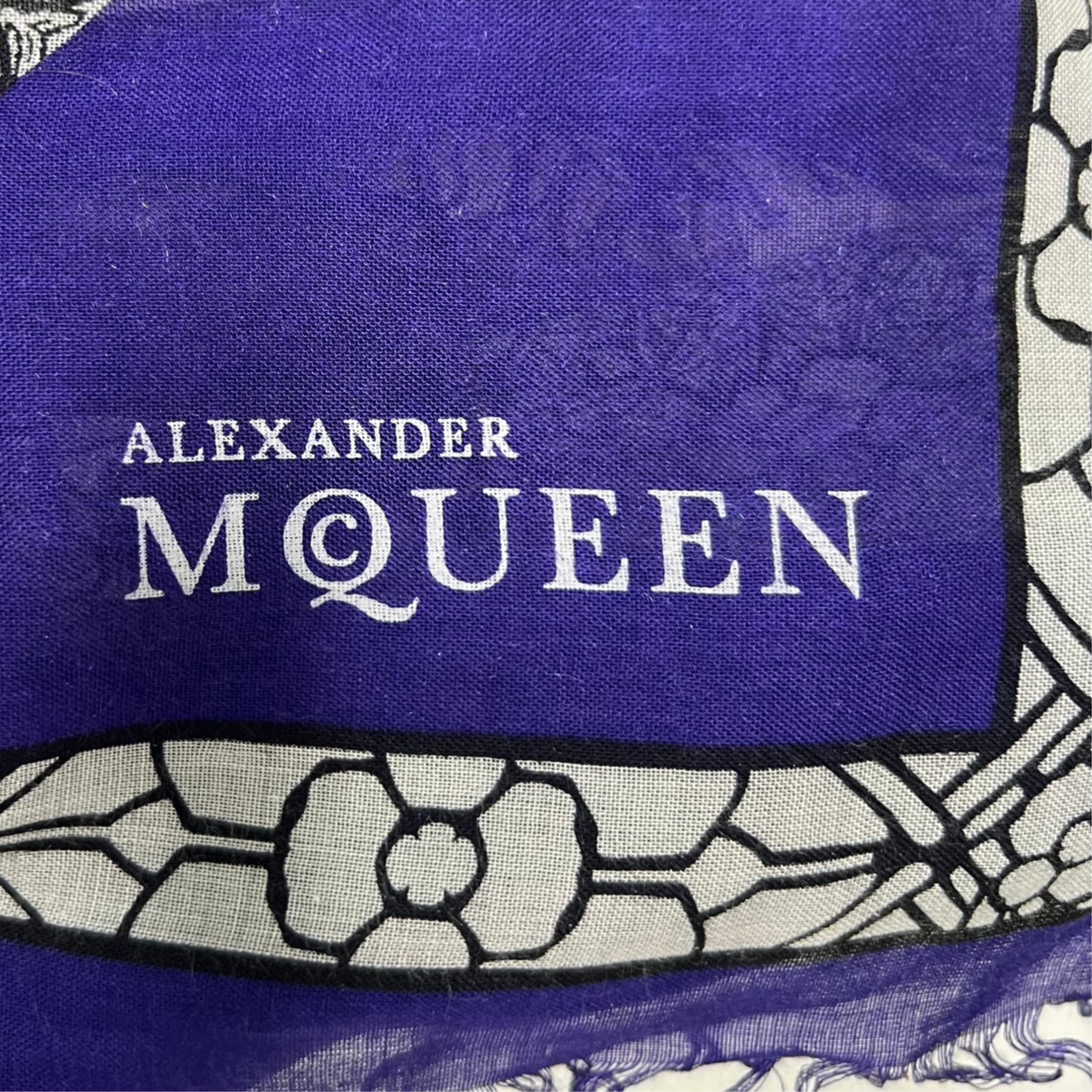 ALEXANDER MCQUEEN ALEXANDER MCQUEEN - Black Purple Graphical Skull Scarf - ALE PARIS Luxury Vintage