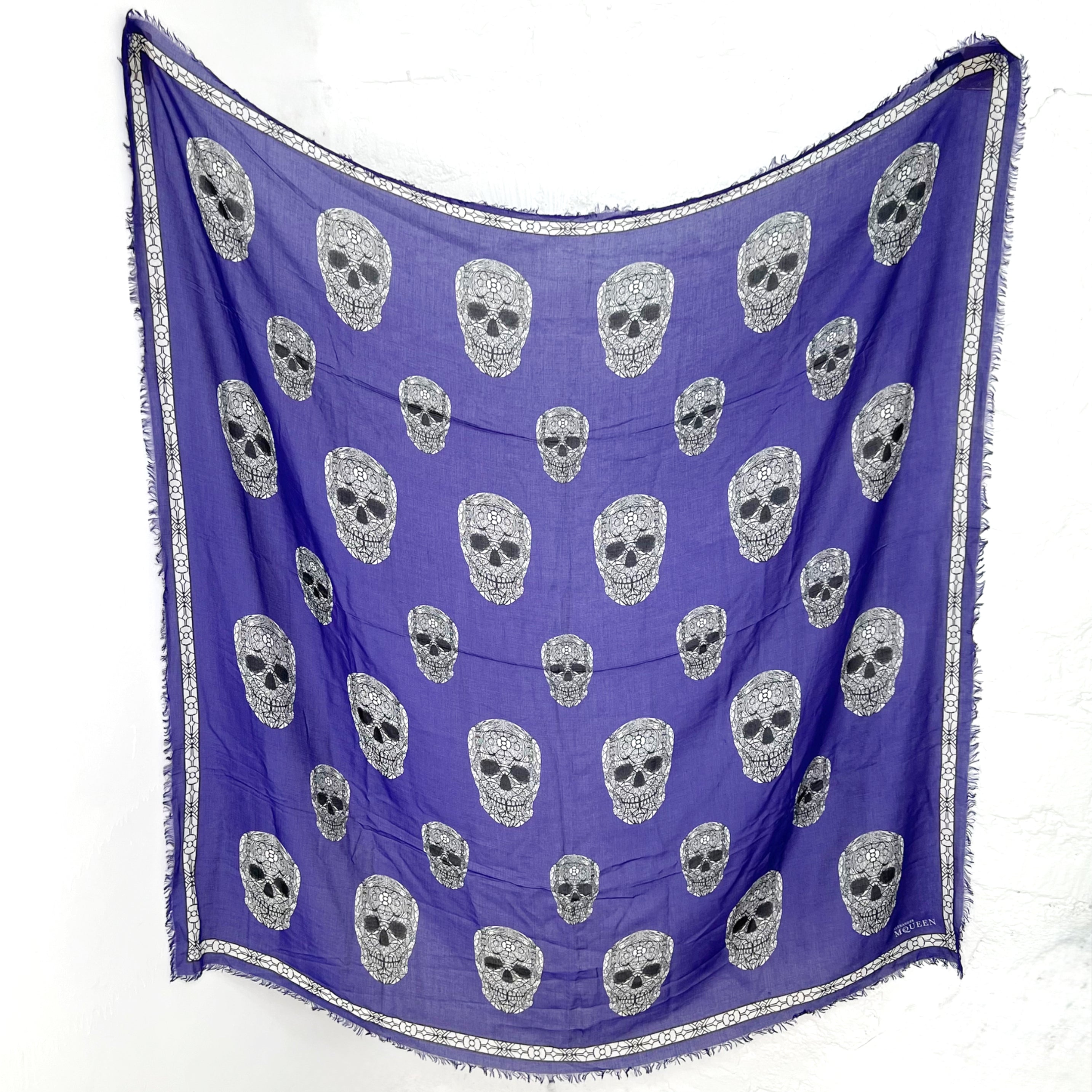 ALEXANDER MCQUEEN ALEXANDER MCQUEEN - Black Purple Graphical Skull Scarf - ALE PARIS Luxury Vintage